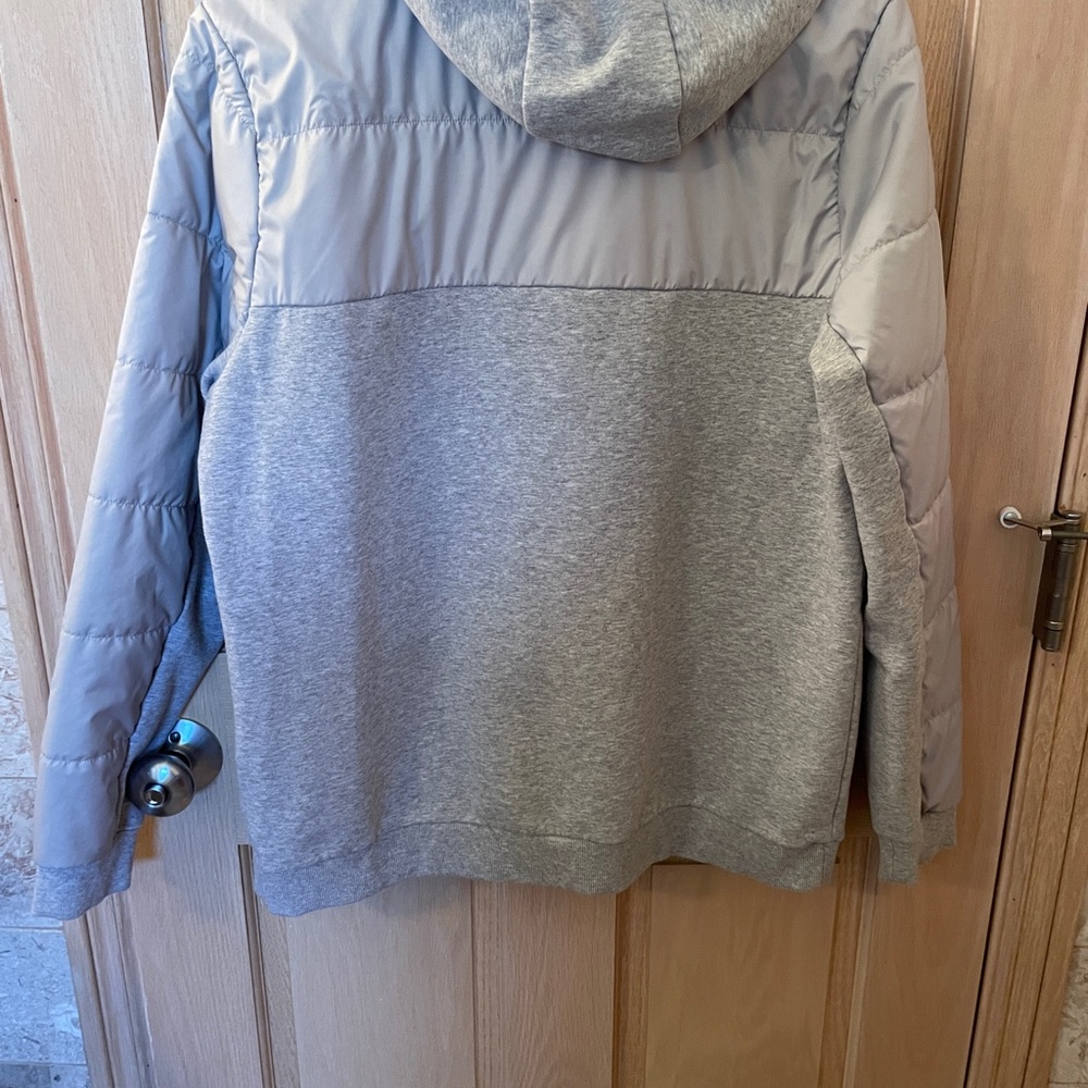 The North Face Light Gray Women's Hoodie with Quilted Body Sz XL - Picture 5 of 7